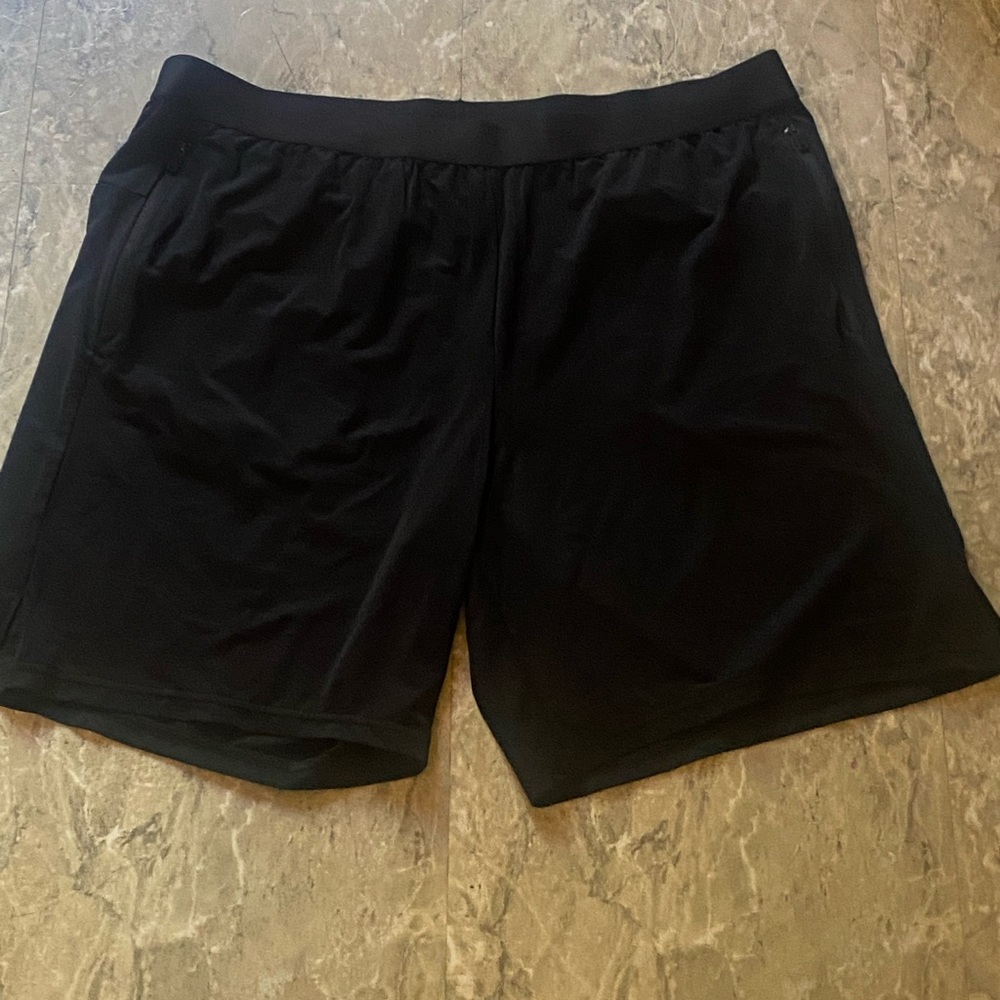 Brand new gym short Extremely breathable in black two pockets